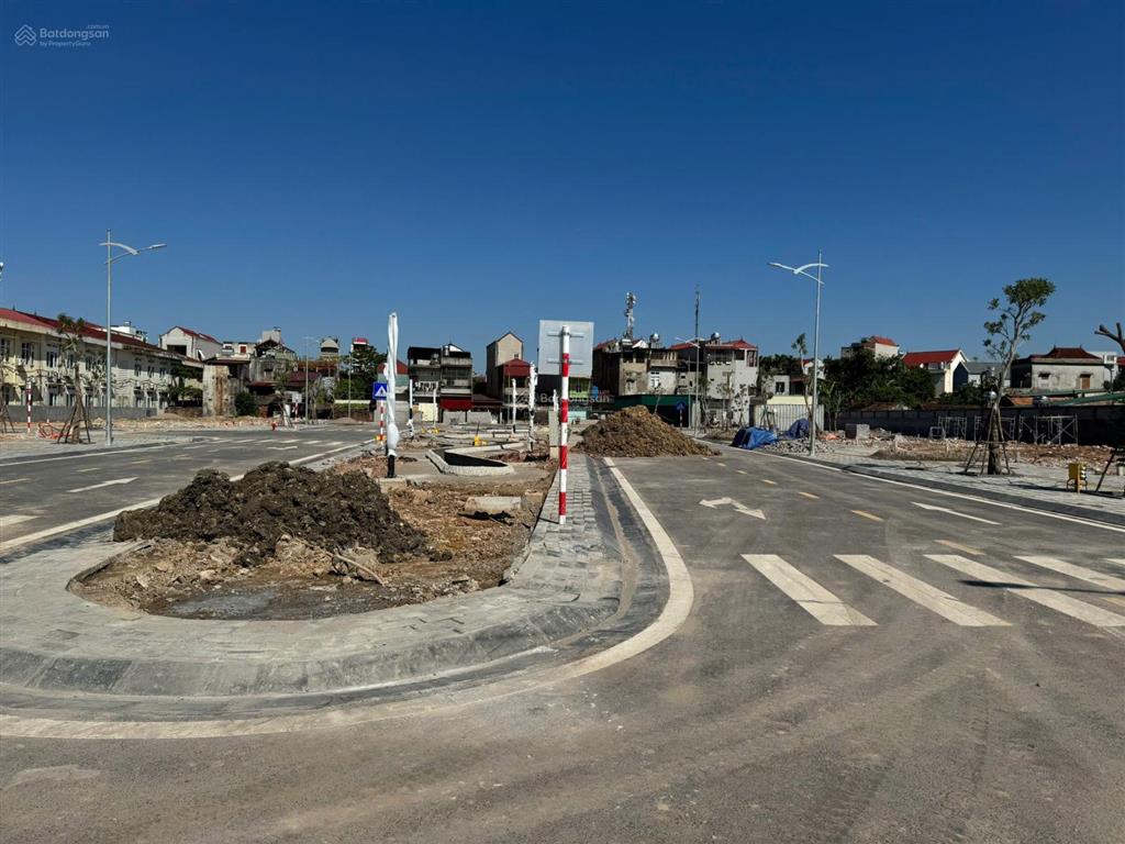 Chính chủ bán lô góc vip 3 mặt thoáng, view công viên, đẹp nhất dự án bích sơn central point