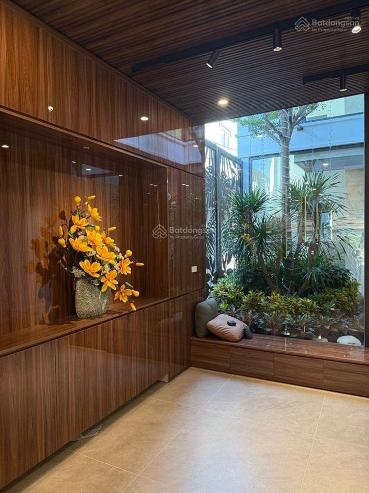 Nhà đẹp việt hưng, gần big c long biên vô cùng tiện ích . 7 tầng thang máy  lô góc garra oto  kd