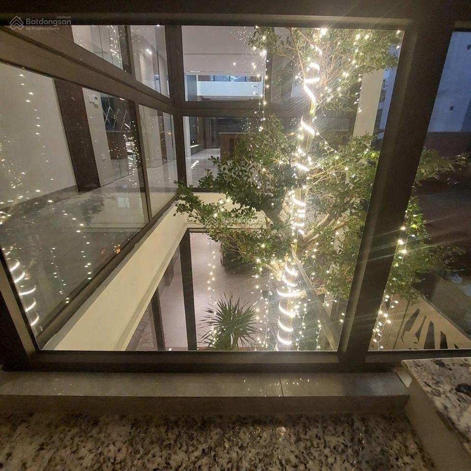 Nhà đẹp việt hưng, gần big c long biên vô cùng tiện ích . 7 tầng thang máy  lô góc garra oto  kd