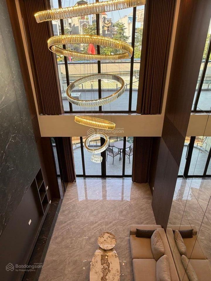 Nhà đẹp việt hưng, gần big c long biên vô cùng tiện ích . 7 tầng thang máy  lô góc garra oto  kd