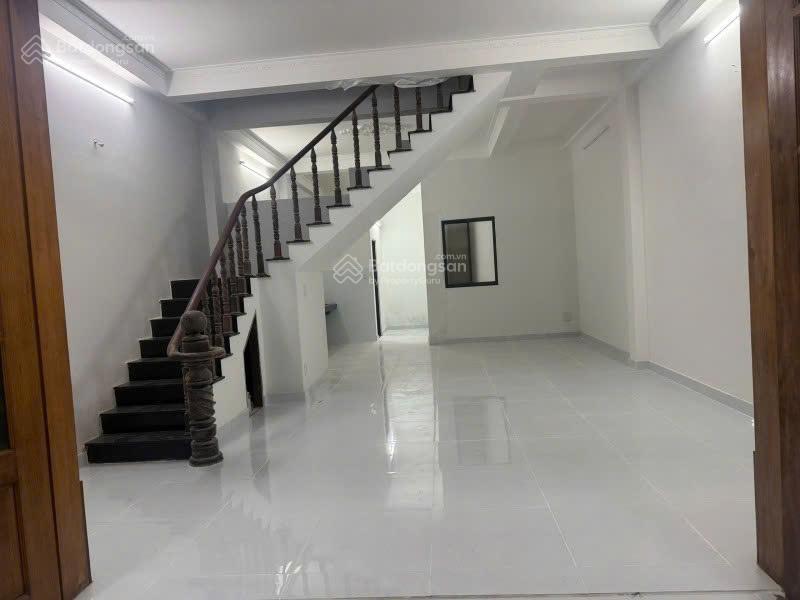 Mặt tiền kinh doanh  hiệp phú  93m2  chỉ hơn 8 tỷ còn tl