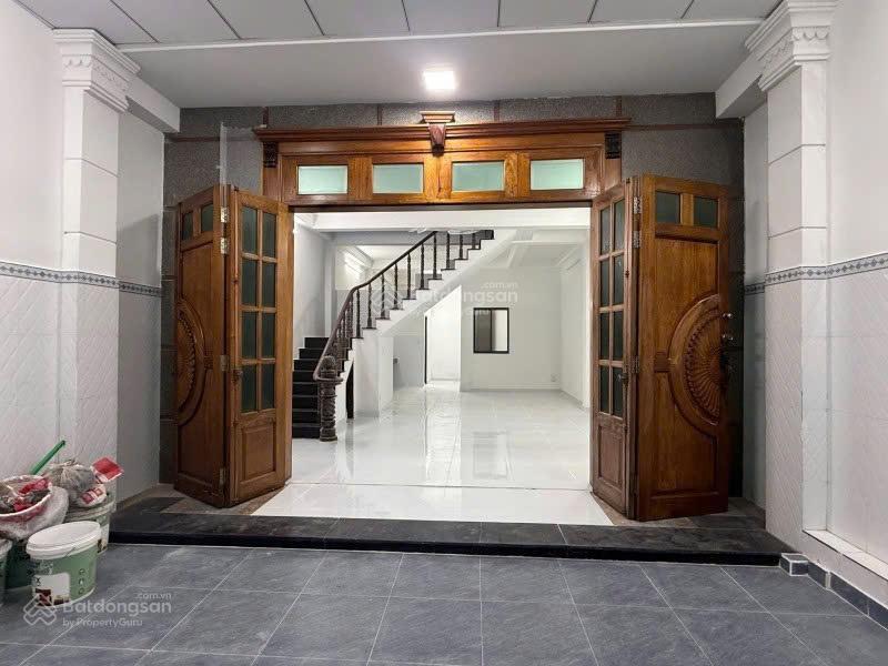 Mặt tiền kinh doanh  hiệp phú  93m2  chỉ hơn 8 tỷ còn tl