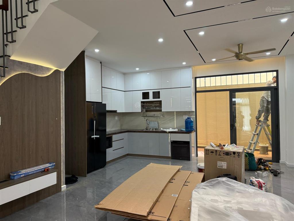 Cho thuê nhà mới 100% full nt khu compound verosa liên phường, q9