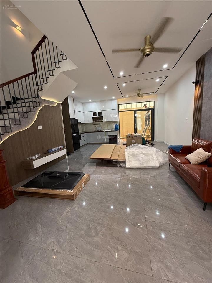 Cho thuê nhà mới 100% full nt khu compound verosa liên phường, q9