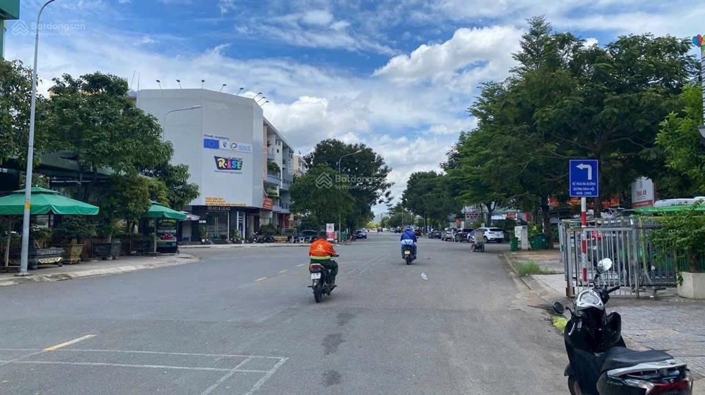 Hàng mới kdc khang điền  bán biệt thự có thang máy đường 16m gần công viên, giá 19 tỷ