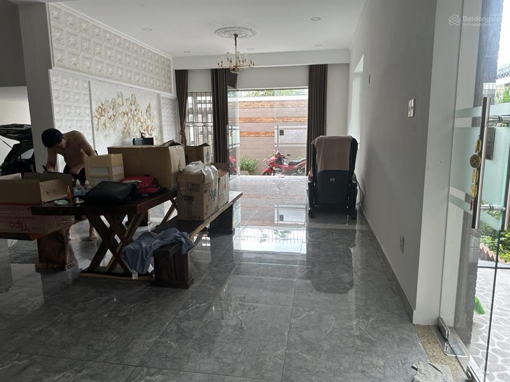 Cg cho thuê biệt thự liên phường mới 100% q9