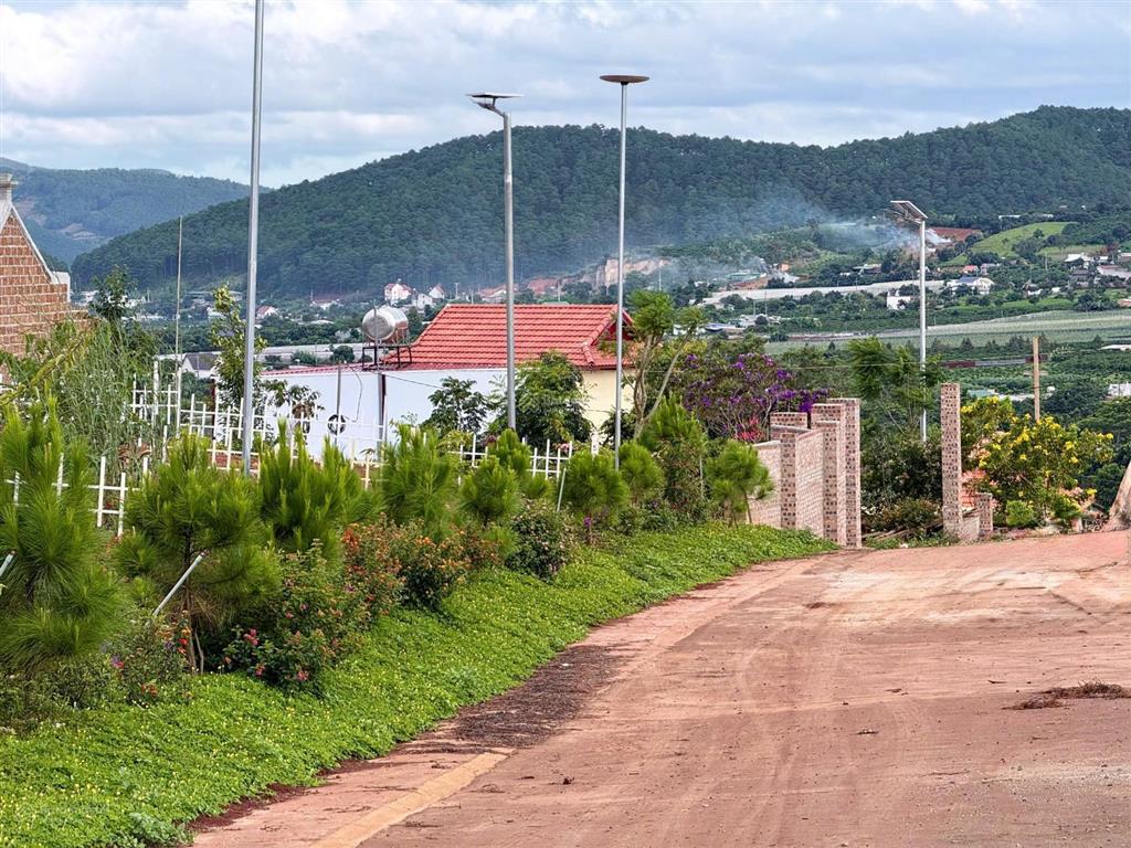 Đất ven đà lạt giá chỉ 550 triệu, liền kề khu nhà nghỉ dưỡng, view toàn cảnh thị trấn