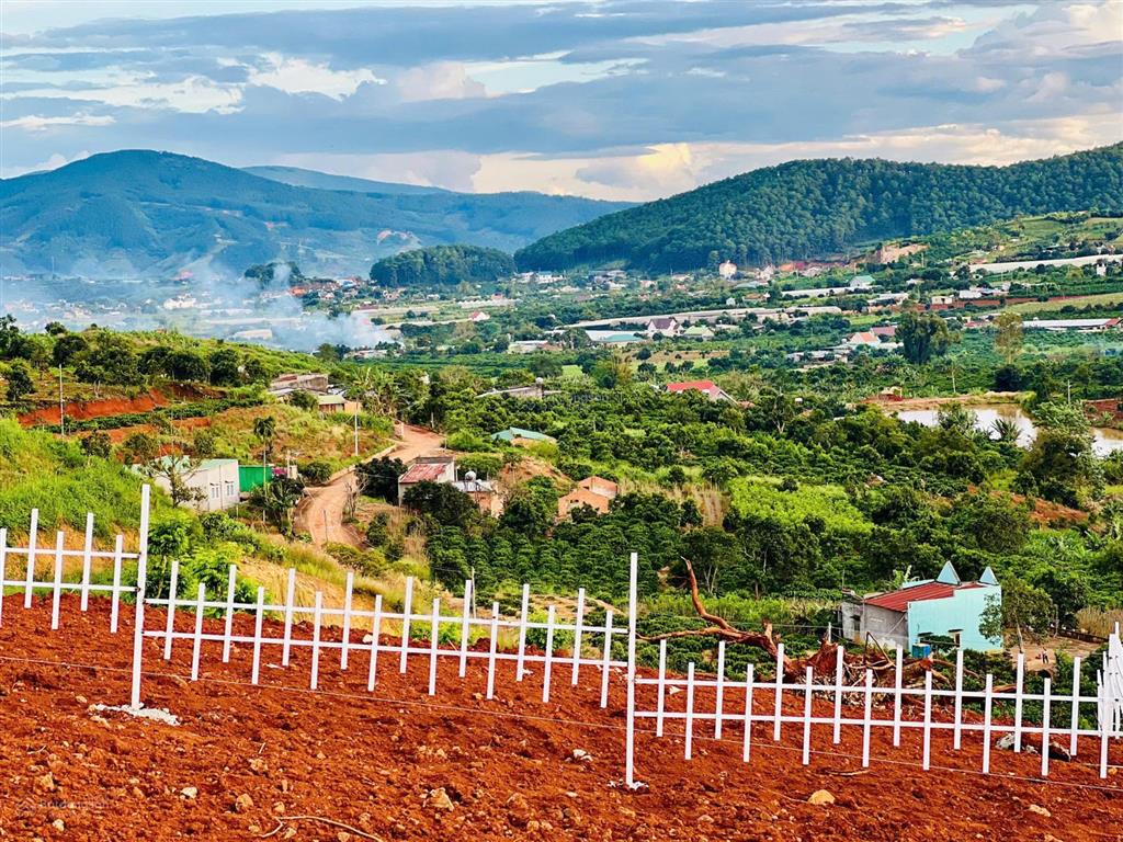 Đất ven đà lạt giá chỉ 550 triệu, liền kề khu nhà nghỉ dưỡng, view toàn cảnh thị trấn