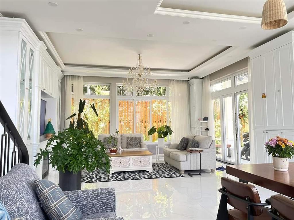Biệt thự đường cô giang, đà lạt. dt 200m2 3 lầu 6pn, view đẹp, đường ô tô. giá 16 tỷ