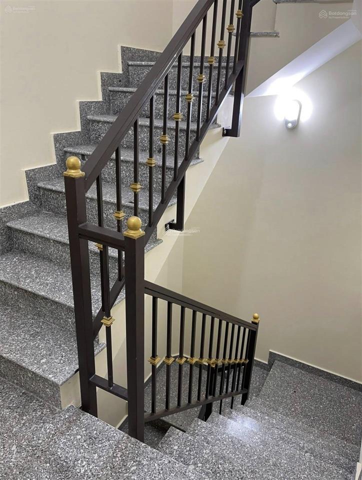 Bán nhà mặt phố đê la thành, mặt tiền 6.3m, 2 thoáng trước sau, vỉa hè rộng, ở penhouse và kd đỉnh