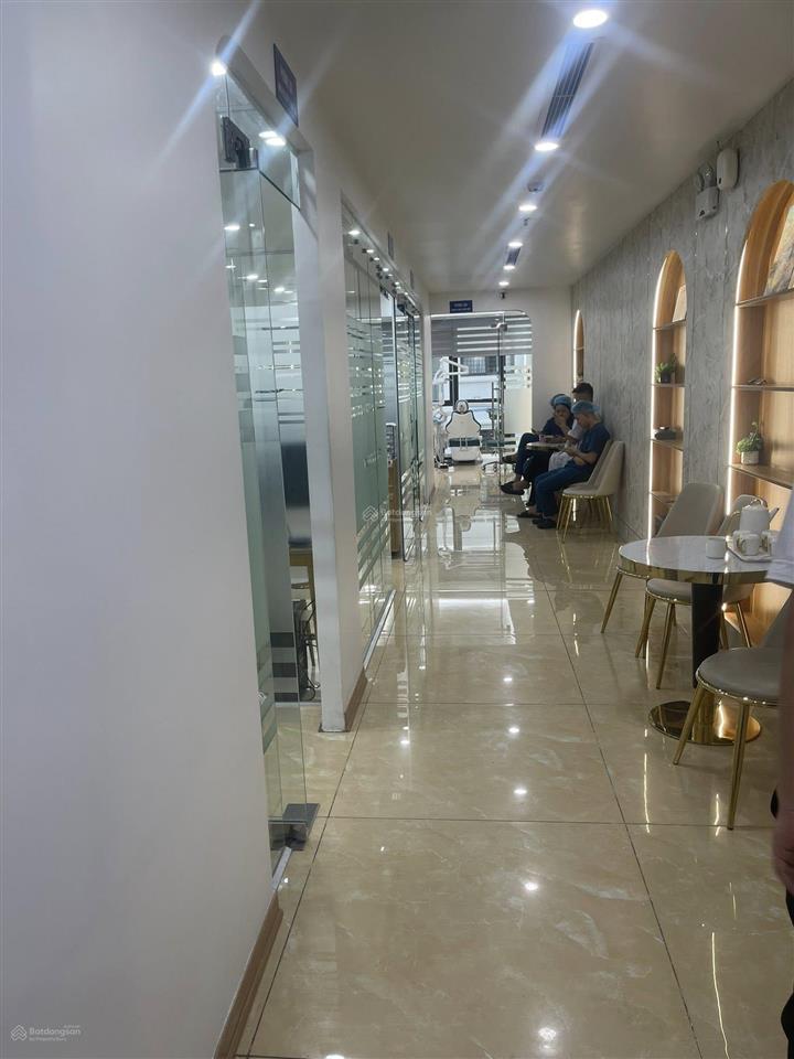 Bán nhà mặt phố đê la thành, mặt tiền 6.3m, 2 thoáng trước sau, vỉa hè rộng, ở penhouse và kd đỉnh