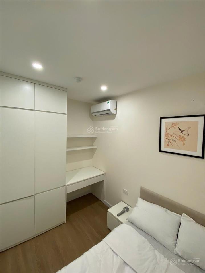 Gia đình cần bán nhà mặt phố lạc long quân, mặt tiền 6m, lô góc thoáng, 45m2 7t sổ đẹp chỉ 22 tỷ