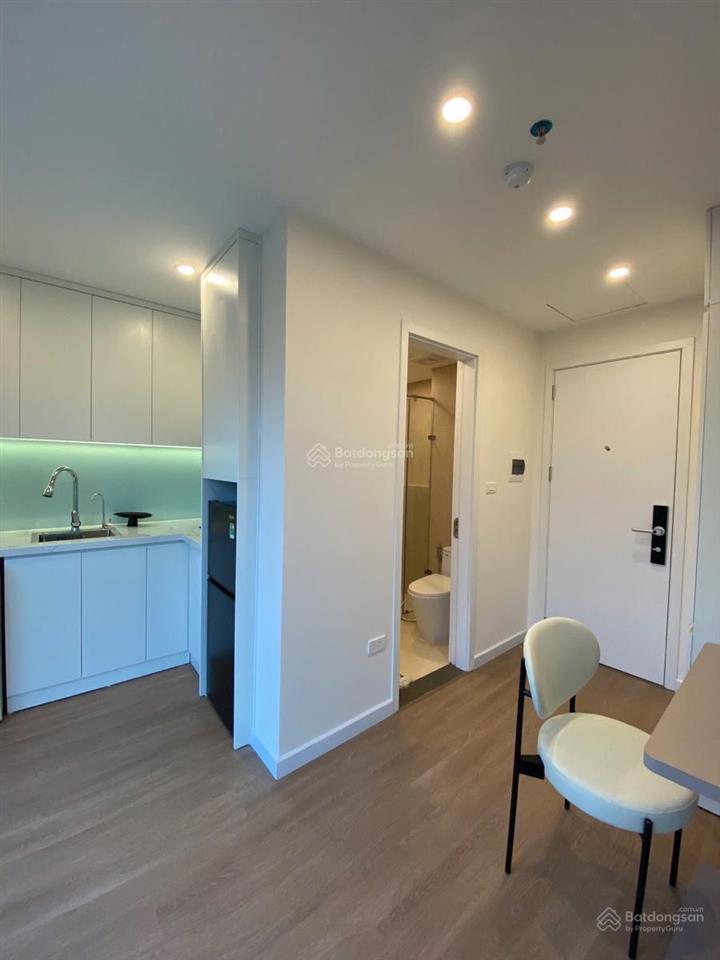 Gia đình cần bán nhà mặt phố lạc long quân, mặt tiền 6m, lô góc thoáng, 45m2 7t sổ đẹp chỉ 22 tỷ