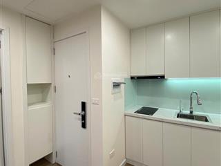 Gia đình cần bán nhà mặt phố lạc long quân, mặt tiền 6m, lô góc thoáng, 45m2 7t sổ đẹp chỉ 22 tỷ