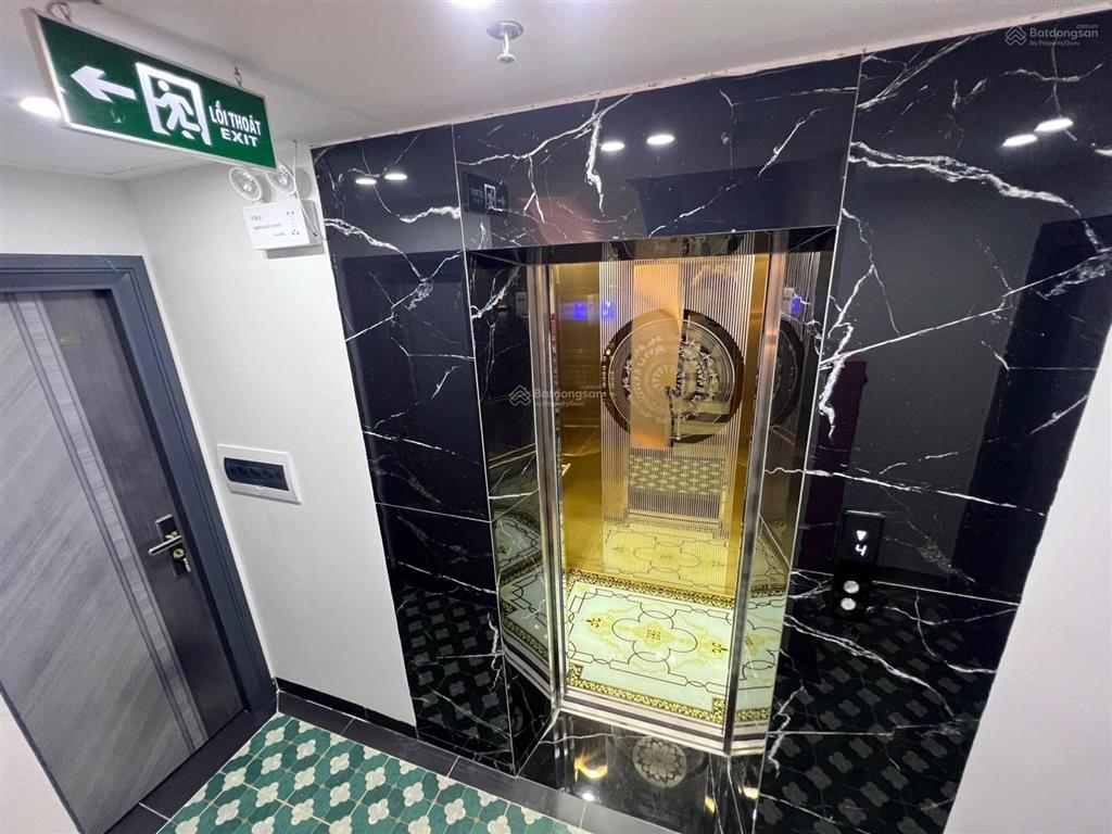 Gia đình cần bán nhà mặt phố lạc long quân, mặt tiền 6m, lô góc thoáng, 45m2 7t sổ đẹp chỉ 22 tỷ