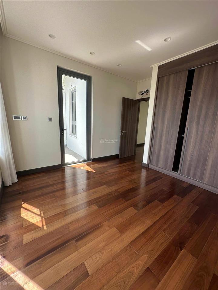 Gia đình cần tiền bán gấp biệt thự 160m2 tại khu đô thị the manor đường nguyễn xiển