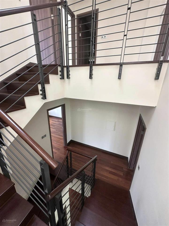 Gia đình cần tiền bán gấp biệt thự 160m2 tại khu đô thị the manor đường nguyễn xiển