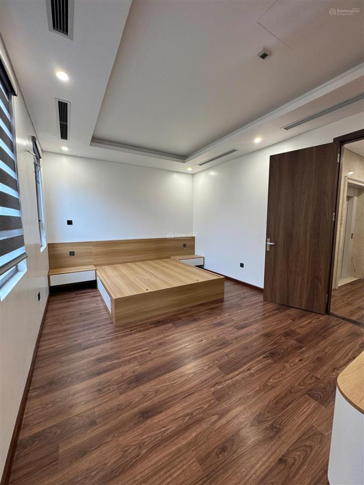 Gia đình cần tiền bán gấp biệt thự 160m2 tại khu đô thị the manor đường nguyễn xiển