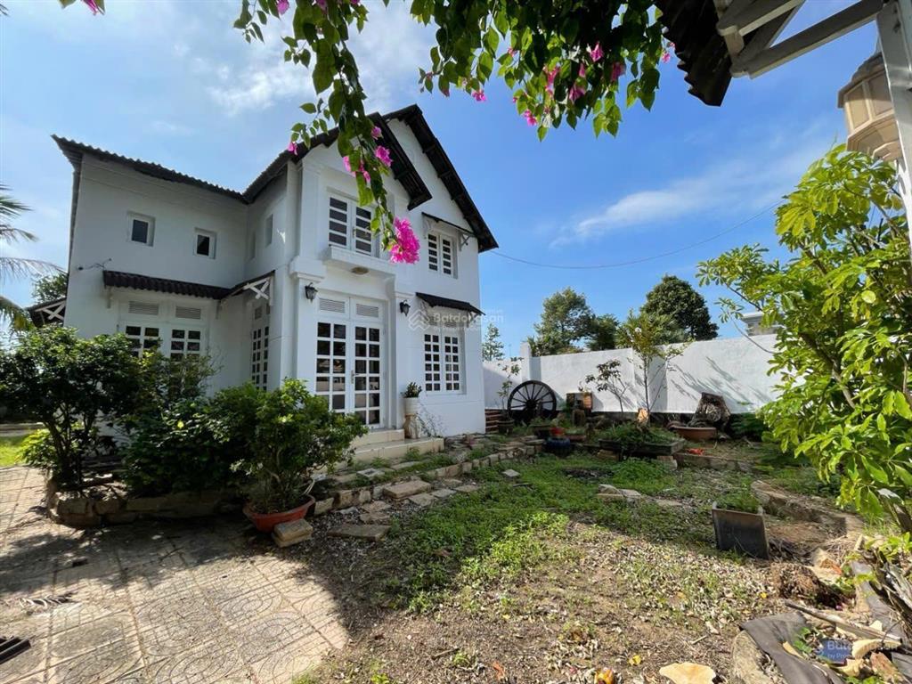 Bán đất tặng biệt thự mái thái mặt tiền nhưan lớn tại biển long hải,tp.hcm