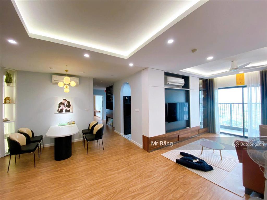 Cần bán "căn góc 3pn" căn hộ chung cư nhà f home ngõ 28 xuân la, dt 132m2 full đồ đẹp, bc đông