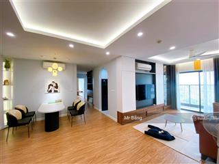 Cần bán "căn góc 3pn" căn hộ chung cư nhà fhome ngõ 28 xuân la, dt 132m2 full đồ đẹp, bc đông
