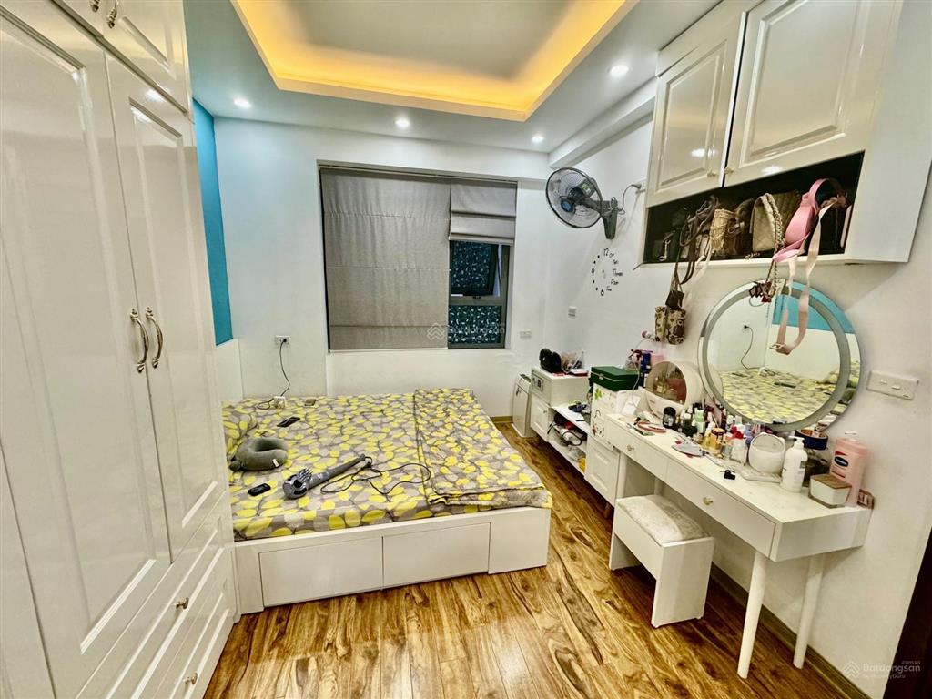 Chính chủ cần bán căn hộ chung cư c1 c2 xuân đỉnh  dt 60,5m2  2pn full nội thất, giá 5,5 tỷ