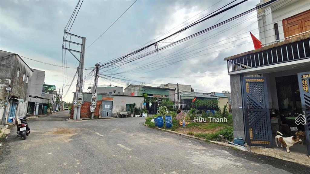 Còn 1 lô góc 2mt duy nhất đường an tây 79. đối diện kdc an tây. 110m2/648tr, sổ riêng, thổ cư.