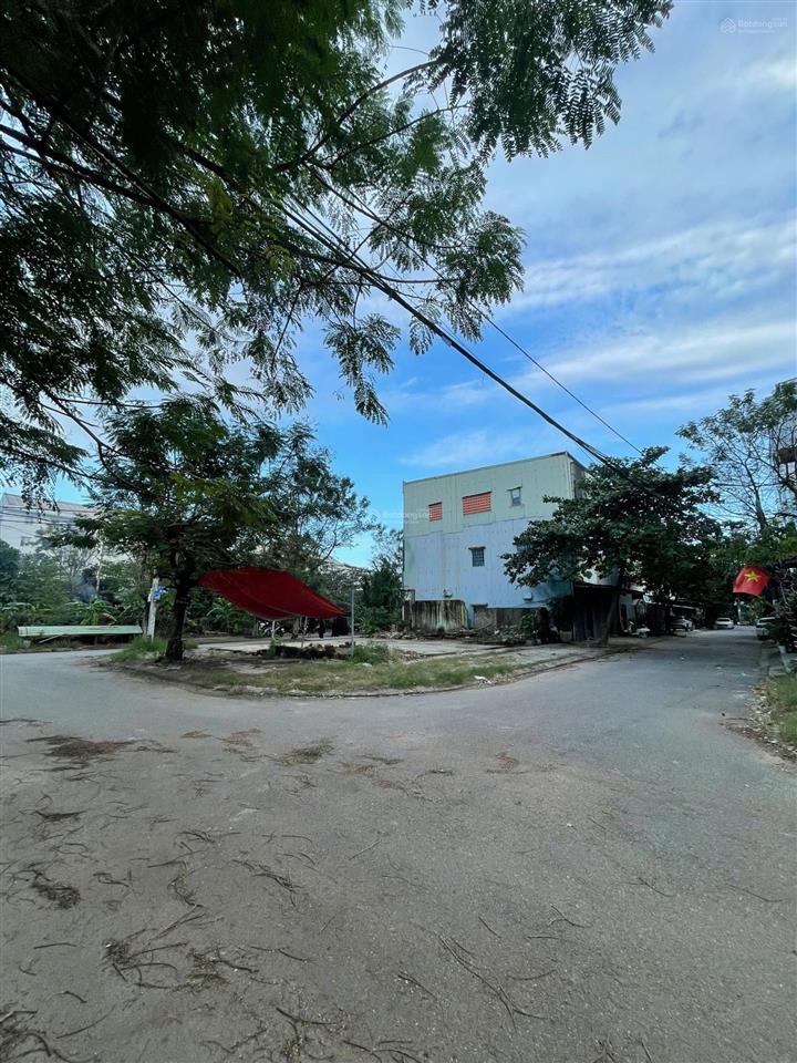 Bán 210m2 lô góc 3 mặt tiền, view kênh nước, ngay khu thương mại tự do, cách biển đà nẵng chỉ 300m
