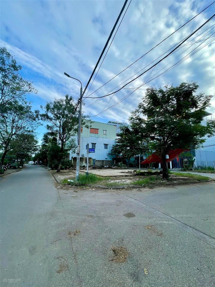 Bán 210m2 lô góc 3 mặt tiền, view kênh nước, ngay khu thương mại tự do, cách biển đà nẵng chỉ 300m