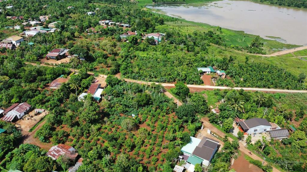 Tôi cần bán sỉ đất thổ cư, view hồ nước lớn, gần quốc lộ 29, thị xã buôn hồ