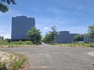 Biệt thự vip kđt green city, ngang 10m giá sụp hầm, 20 triệu / m2, 200 m2, đẹp, nhiều tiện ích