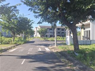 Trục lk13 hướng đông nam .thông dsđn.tại kđt green city,giá sụp hầm chỉ 2.690.diện tích 110m2