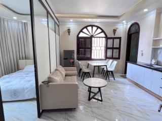 Cho thuê căn 2 ngủ 1 khách ở yên phụ,tây hồ.có ban công,ô tô đổ cửa