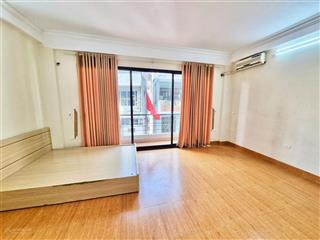 Studio ở đông tác, đống đa, hn. đồ cơ bản, bếp tách riêng, có ban công