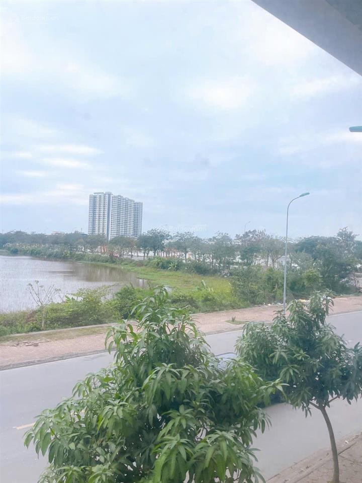 Cần bán liền kề 4 tầng x 80 m2 view hồ điều hòa 9,2 ha công viên gia lâmtrâu quỳ gia lâm hà nội