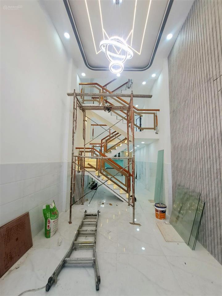 Siêu phẩm ngay vòng xoay cây gõcách 1 căn ra mặt tiền  61m2, 3 tầng đúc đẹp ở ngay  chỉ 4,78 tỷ