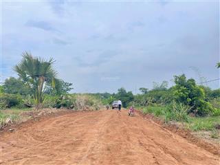 Bánđất có  vườn nhãn, suối. phù hợp làm nhà vườn biệt thự nghỉ dưỡng, resort mini, homestay