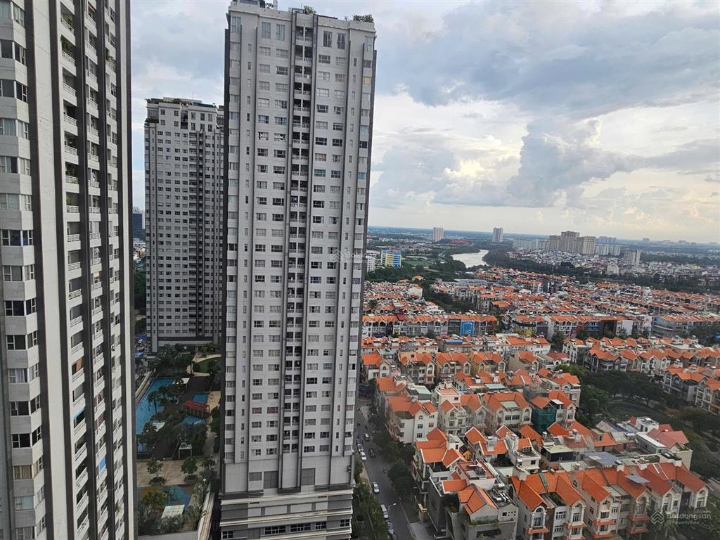 Tôi cần bán căn hộ 2 phòng ngủ 97m2 có sổ chung cư sunrise city north.  0909 992 ***