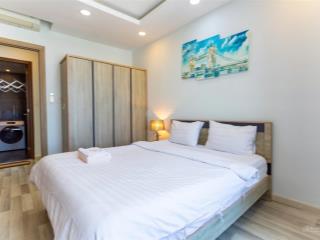 Tôi cần bán căn hộ 2 phòng ngủ 97m2 có sổ chung cư sunrise city north.  0909 992 ***