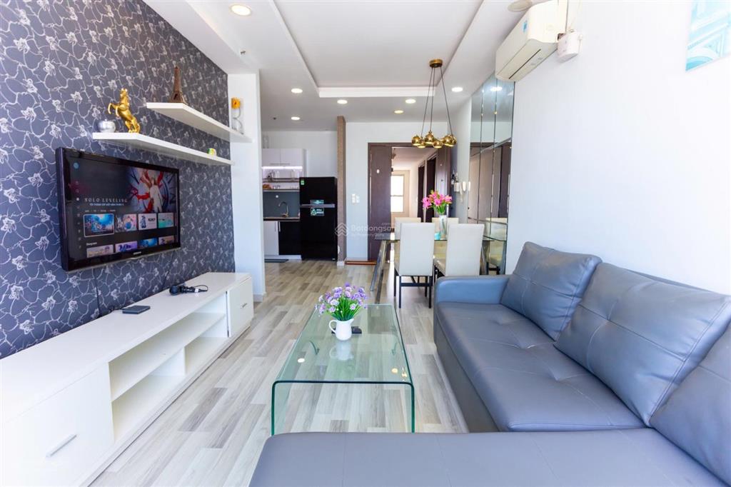 Tôi cần bán căn hộ 2 phòng ngủ 97m2 có sổ chung cư sunrise city north.  0909 992 ***