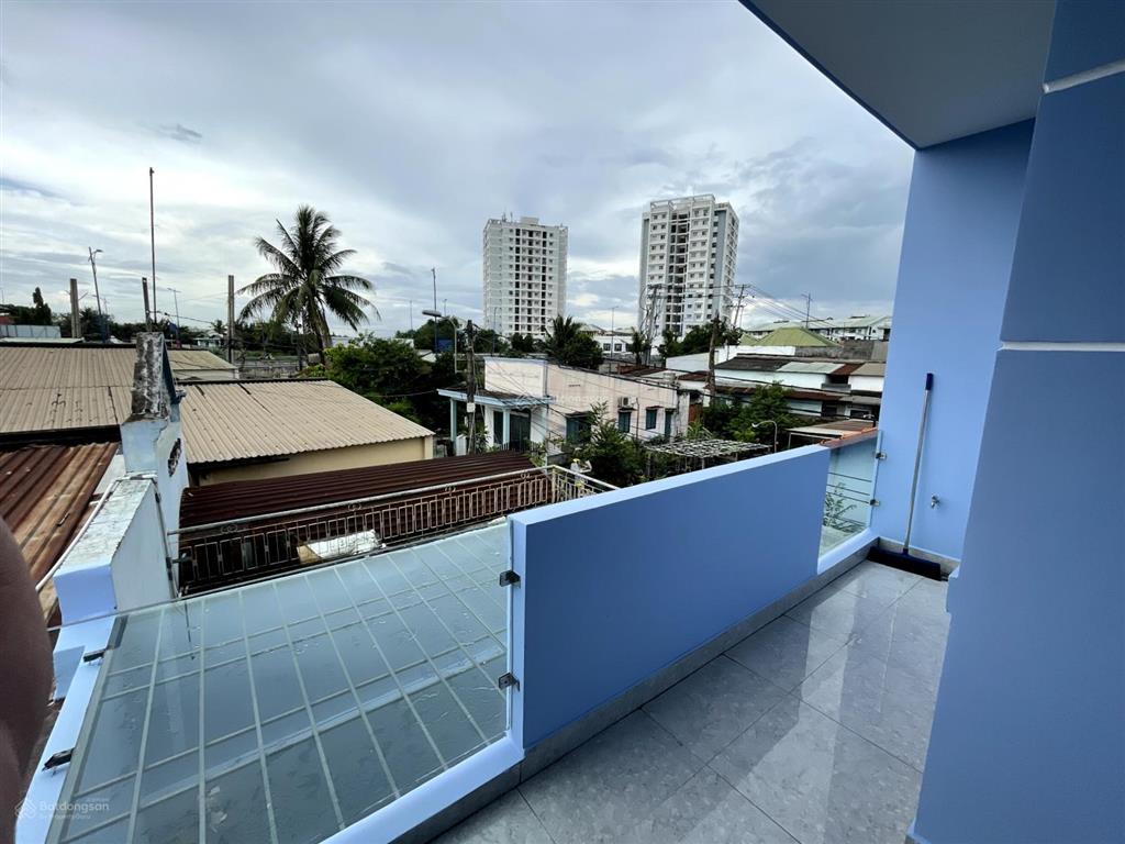 Bán gấp nhà giáp 2 mặt tiền ngay vòng xoay mỹ thủy