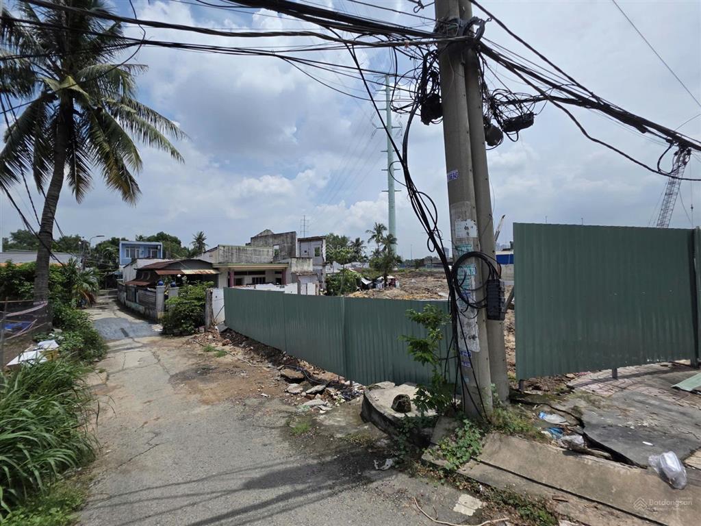 Bán gấp nhà giáp 2 mặt tiền ngay vòng xoay mỹ thủy