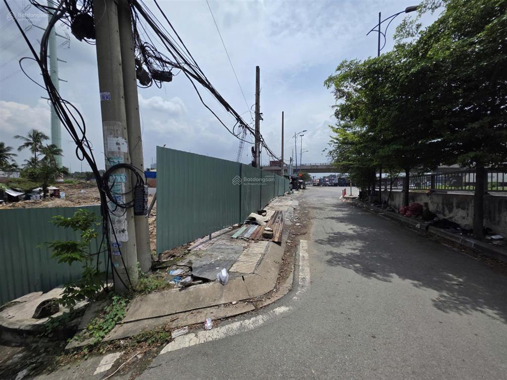 Bán gấp nhà giáp 2 mặt tiền ngay vòng xoay mỹ thủy