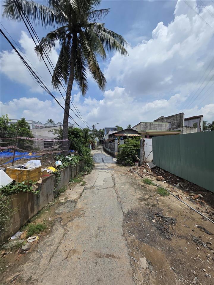 Bán gấp nhà giáp 2 mặt tiền ngay vòng xoay mỹ thủy