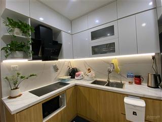 Cần bán nhanh căn 2pn 1wc full nội thất cao cấp tầng trung đẹp 3,95 tỷ tại vinhomes smart city