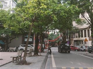 Bán nhà phố ngụy như con tum, 70m2, vỉa hè ô tô tránh, kinh doanh, 20tỷ