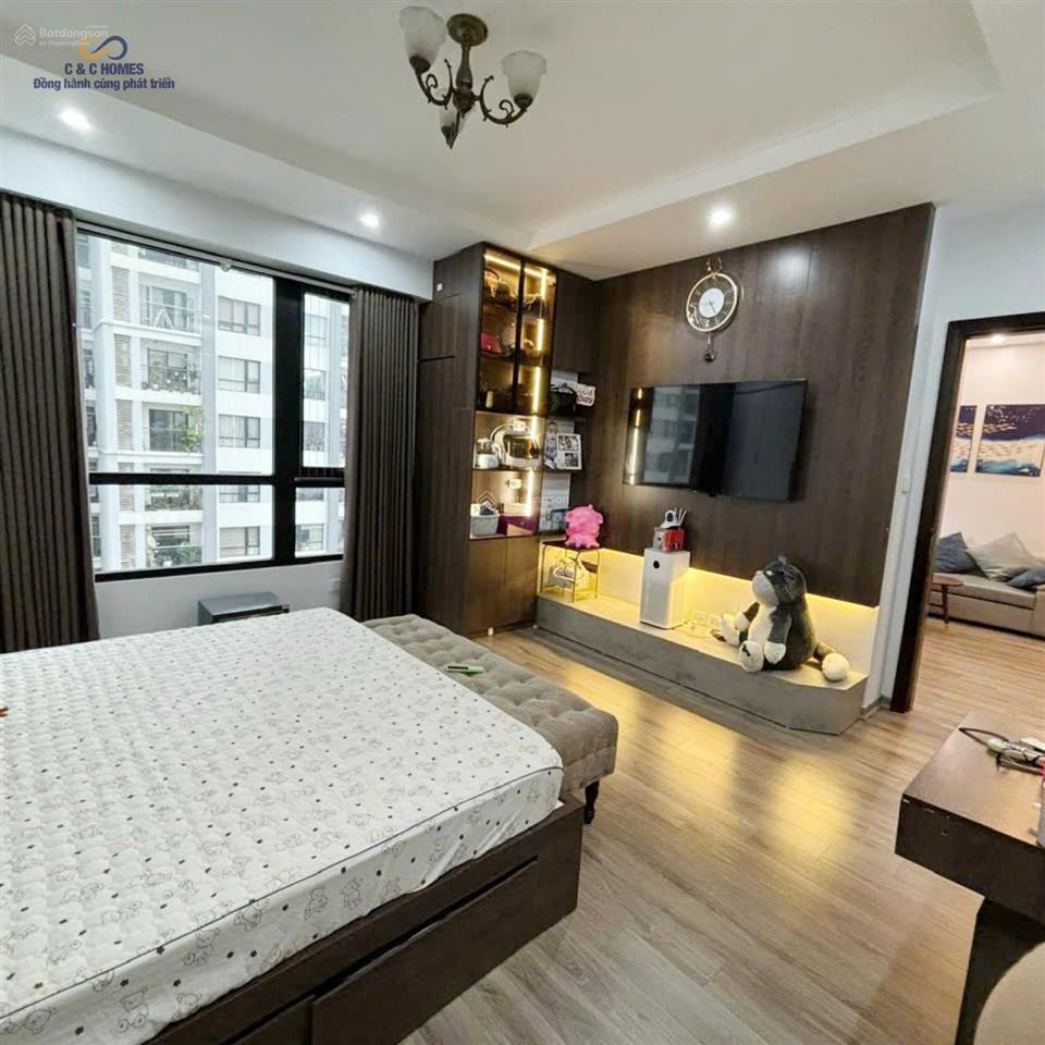 Bán gấp căn 2 ngủ 2 vệ sinh cam kết có slot ô tô cố định như ảnh ở times city.  0943 358 ***