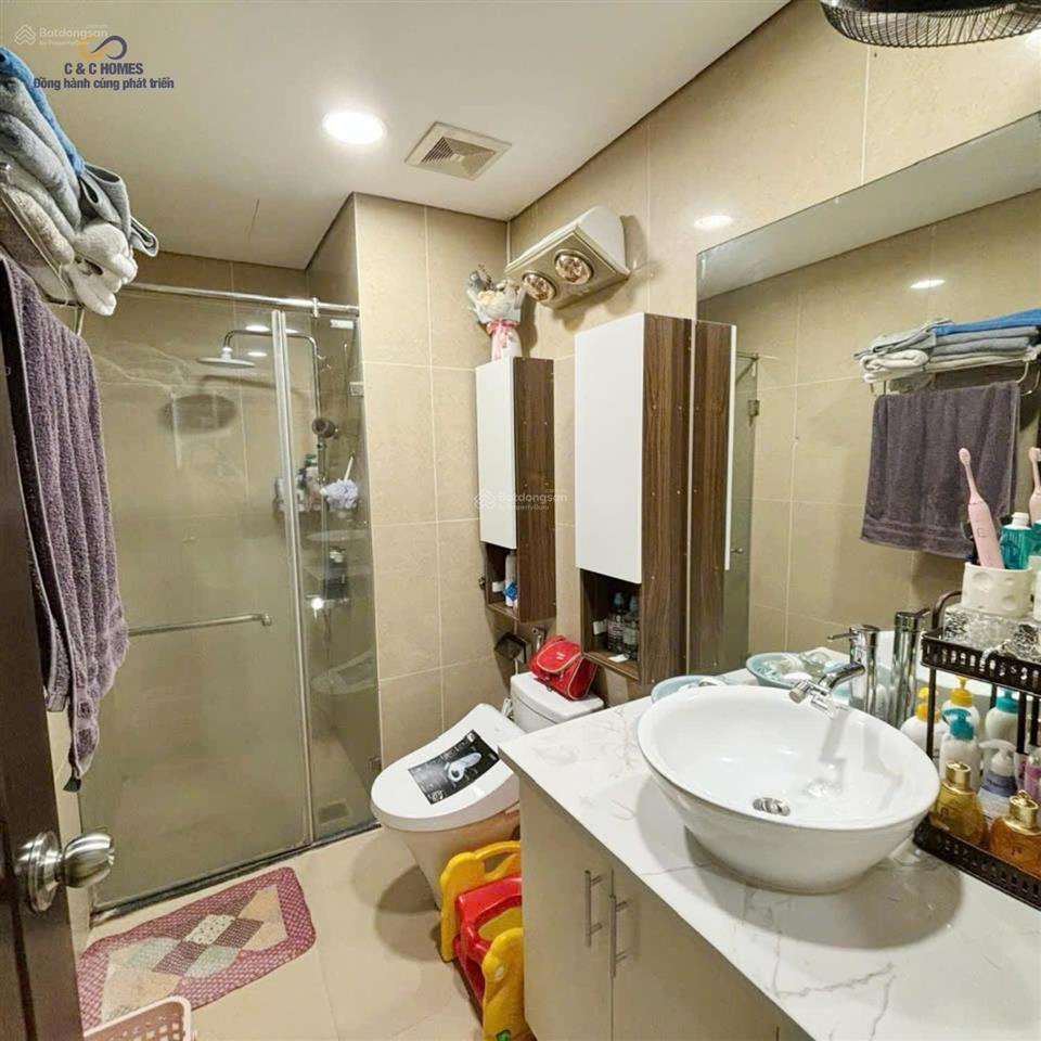 Bán gấp căn 2 ngủ 2 vệ sinh cam kết có slot ô tô cố định như ảnh ở times city.  0943 358 ***