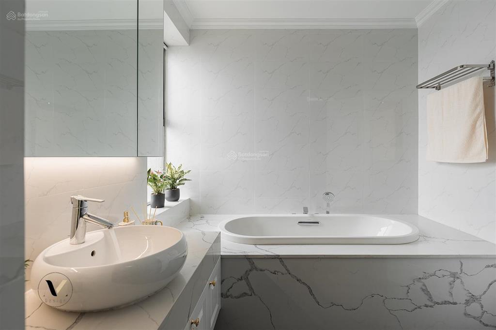 Chính chủ bán ch 3pn 2wc, dt 85m2, toà n07 dịch vọng, ban công đn, giá 6,5 tỷ, 0523 681 ***