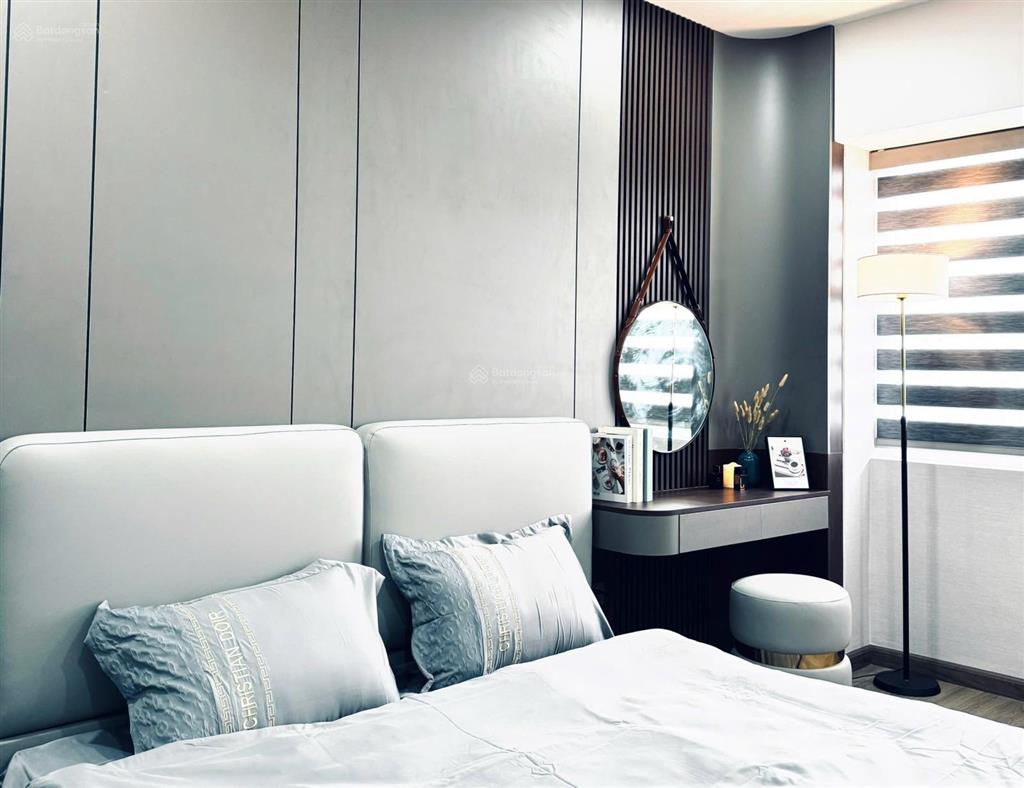 Chính chủ bán ch 2pn2wc, dt 78m2, toà goldsilk complex, ban công đn, giá 5,9 tỷ,  0523 681 ***